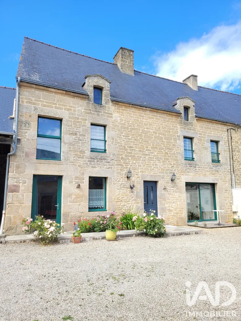 Maison 5 pièces 117 m² · à Saint-Juvat · 117 m² · 270 000 €