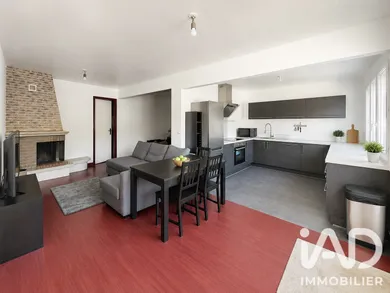Apartment in D'Huison-Longueville (91590)