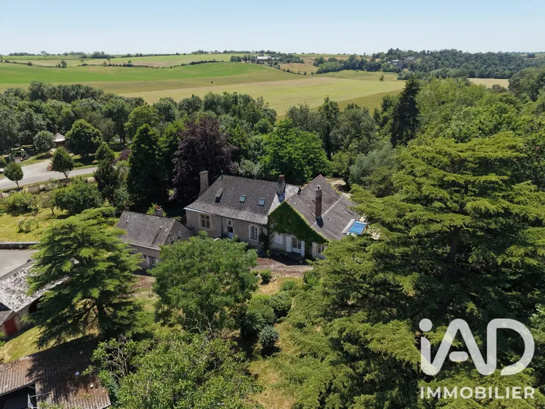 Maison 13 pièces 380 m² · à Val-du-Layon · 380 m² · 689 000 €