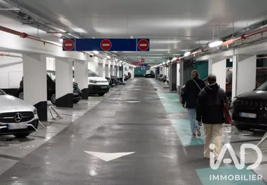 Parking à Paris (75017)