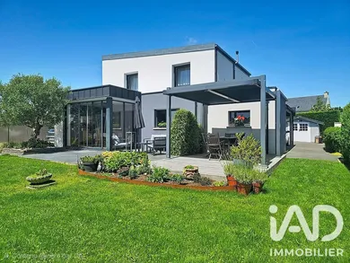 Traditional house in Yvias (22930)