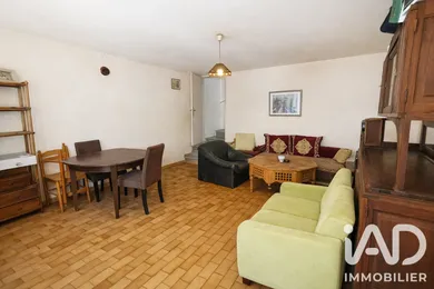 Maison de village à Violès (84150)