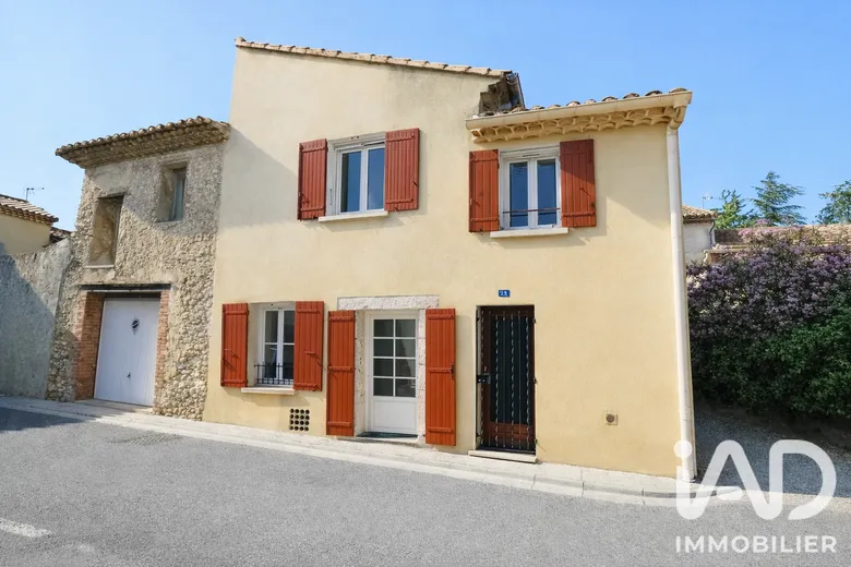 Maison 3 pièces 75 m² · à Violès · 75 m² · 105 000 €