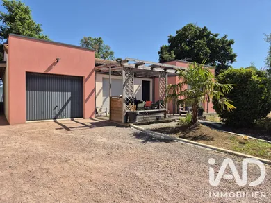Detached house in Val en Vignes (79150)
