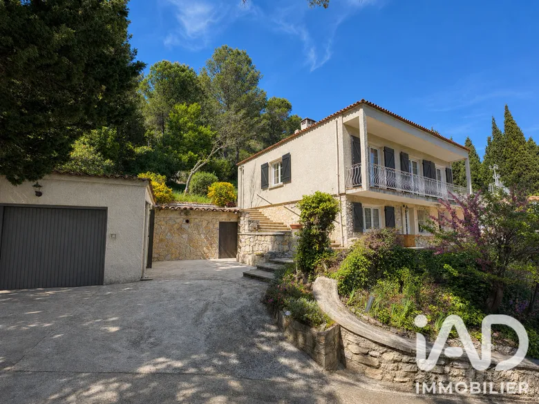 Maison 9 pièces 235 m² · à Carnoux-en-Provence · 235 m² · 699 000 €