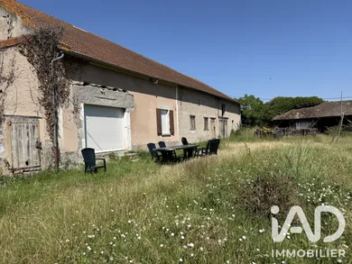 Traditional house in Saint-Rémy-en-Rollat (03110)