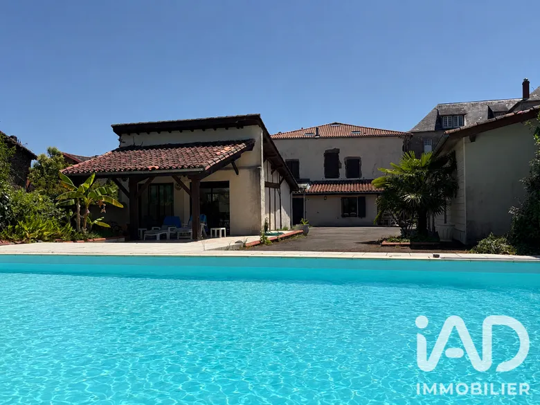 Maison 11 pièces 290 m² · à Aire-sur-l'Adour · 290 m² · 295 000 €