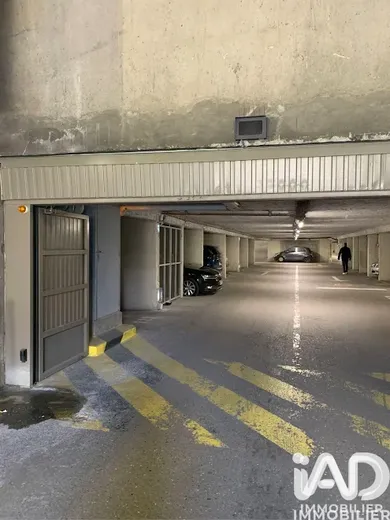 Parking in Paris (75003)