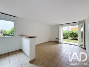 Apartment in Lescar (64230)