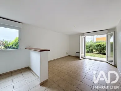 Apartment in Lescar (64230)