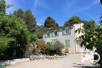 Traditional house in Volx (04130)