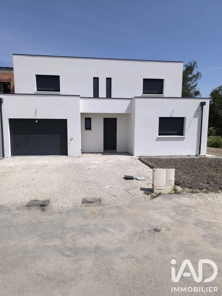 Maison 6 pièces 147 m² · à Semoy · 147 m² · 379 000 €