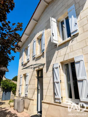 Demeure à Saint-Seurin-sur-l'Isle (33660)