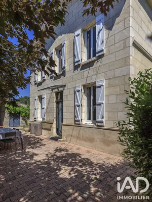 Mansion in Saint-Seurin-sur-l'Isle (33660)