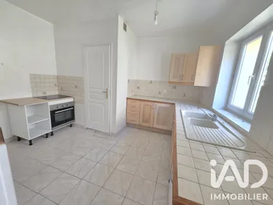 Maison de village à Vinneuf (89140)
