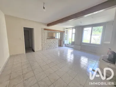Maison de village à Vinneuf (89140)