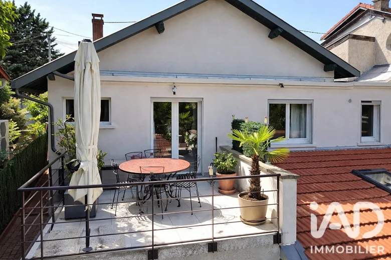 Maison 4 pièces 122 m² · à Écully · 121,8 m² · 440 000 €