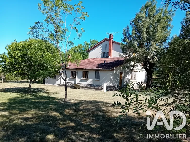Maison 11 pièces 190 m² · à Septfonds · 190 m² · 210 000 €