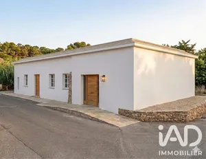 Commercial walls in Sanary-sur-Mer (83110)