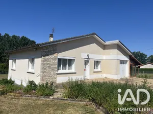 Maison de campagne à Nieuil (16270)