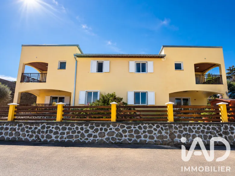 Maison 12 pièces 190 m² · à Les Trois-Bassins · 190 m² · 620 000 €