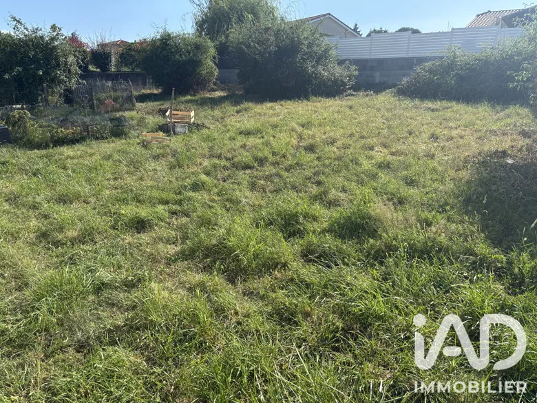 Terrain à La Grand-Croix (42320) · 109 000 €