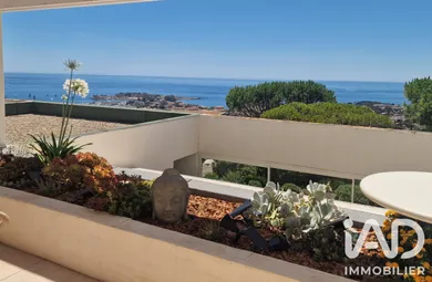 Apartment in Bandol (83150)