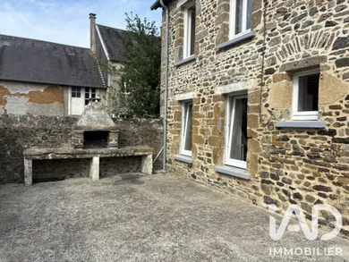 Immeuble à Saint-Pierre-de-Coutances (50200)