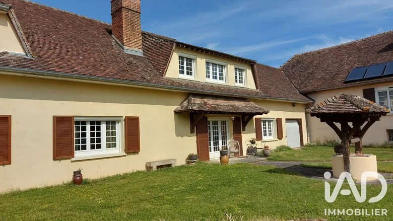 Maison 8 pièces 200 m² · à Montaulin · 200 m² · 165 000 €