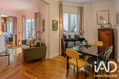 Apartment in Paris (75007)