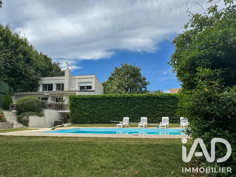 Maison 6 pièces 121 m² · à La Ville-du-Bois · 121 m² · 499 900 €