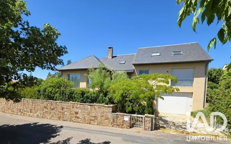 Maison 8 pièces 220 m² · à Sainte-Radegonde · 220 m² · 364 000 €