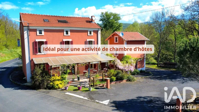 Maison 9 pièces 242 m² · à Jumeaux · 242 m² · 230 000 €