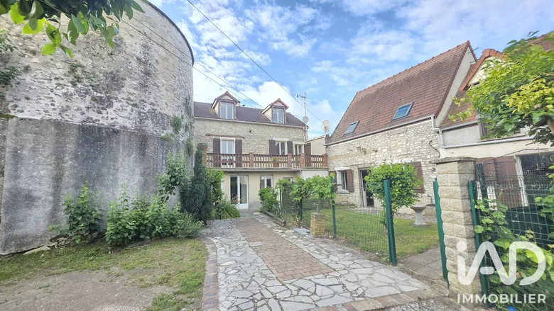 Maison 6 pièces 165 m² · à Saint-Martin-la-Garenne · 165 m² · 215 000 €