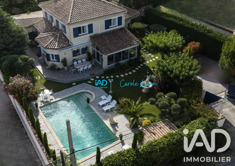 Maison 8 pièces 246 m² · à Rochefort-du-Gard · 245,6 m² · 679 000 €