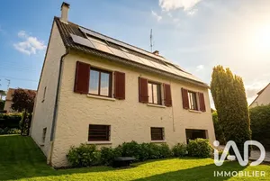 Maison traditionnelle à Saint-Arnoult-en-Yvelines (78730)