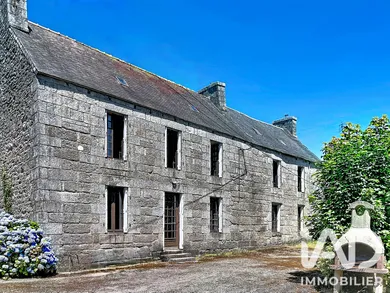 Maison de campagne à Bulat-Pestivien (22160)
