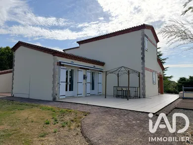 House in Moncoutant (79320)