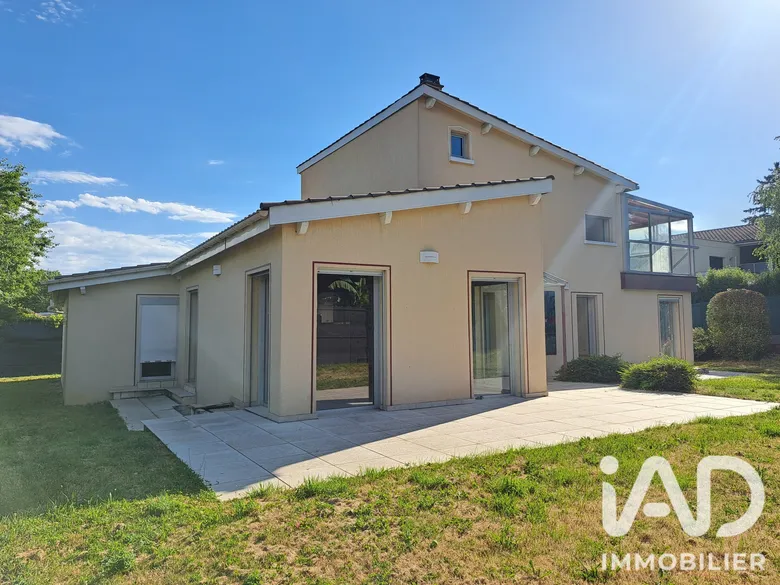 Maison 10 pièces 165 m² · à Sainte-Foy-lès-Lyon · 165 m² · 680 000 €