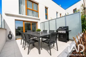 Apartment in Montreuil (93100)