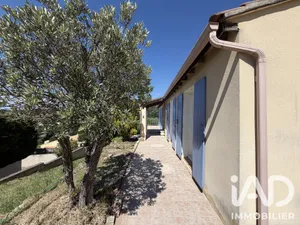 Traditional house in Mondragon (84430)