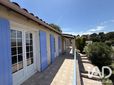 Traditional house in Mondragon (84430)