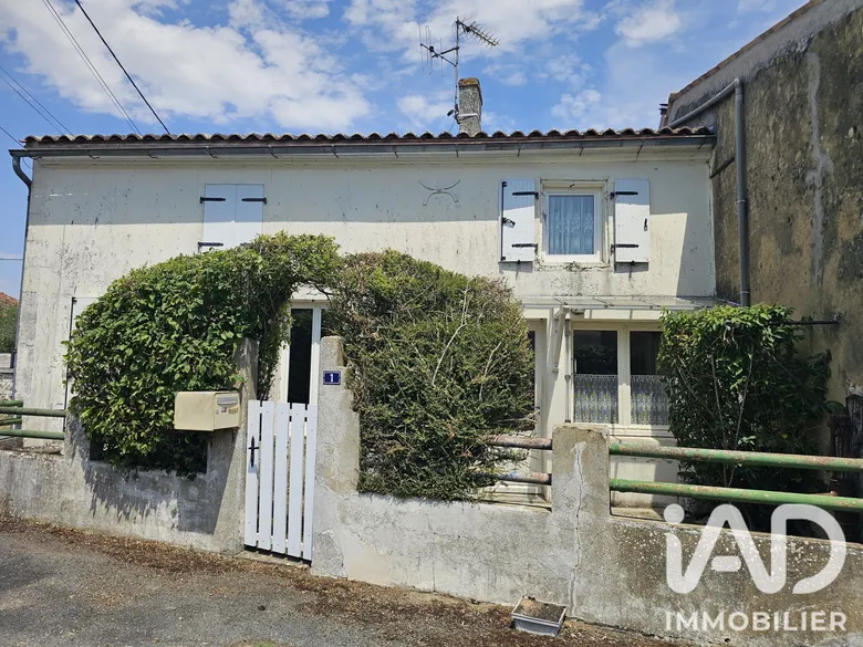 Maison 2 pièces 60 m² · à Saint-Savinien · 60 m² · 69 000 €
