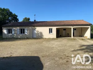 House in Chey (79120)