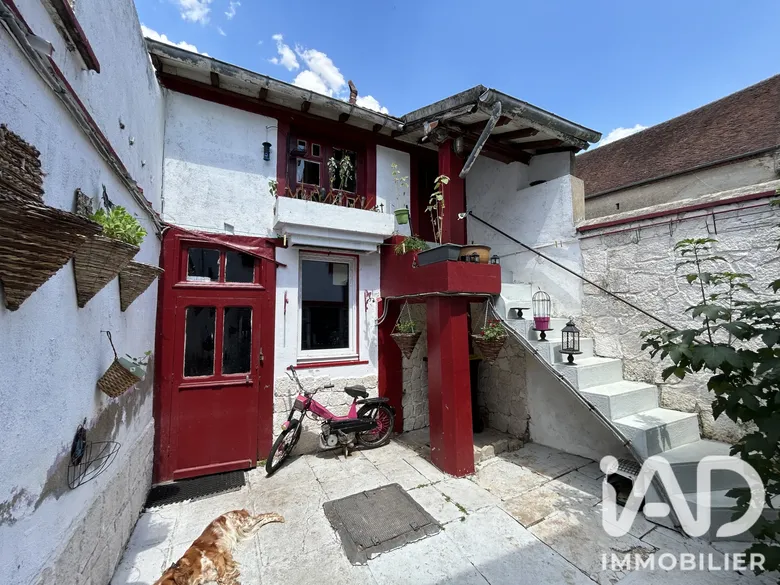 Maison 4 pièces 136 m² · à Ainay-le-Château · 136 m² · 74 000 €