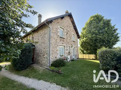 Maison à Saint-Chély-d'Apcher (48200)
