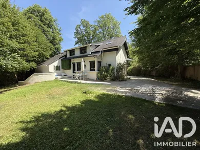 Demeure à Bois-le-Roi (77590)