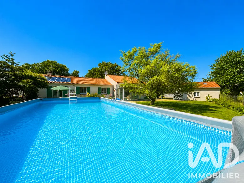 Maison 9 pièces 207 m² · à Saint-Vincent-sur-Graon · 206,8 m² · 385 000 €