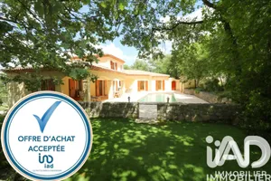 Maison d'architecte à Néoules (83136)