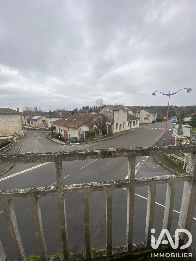 Appartement 4 pièces 80 m² · à Saint-Cyr · 80 m² · 650 €